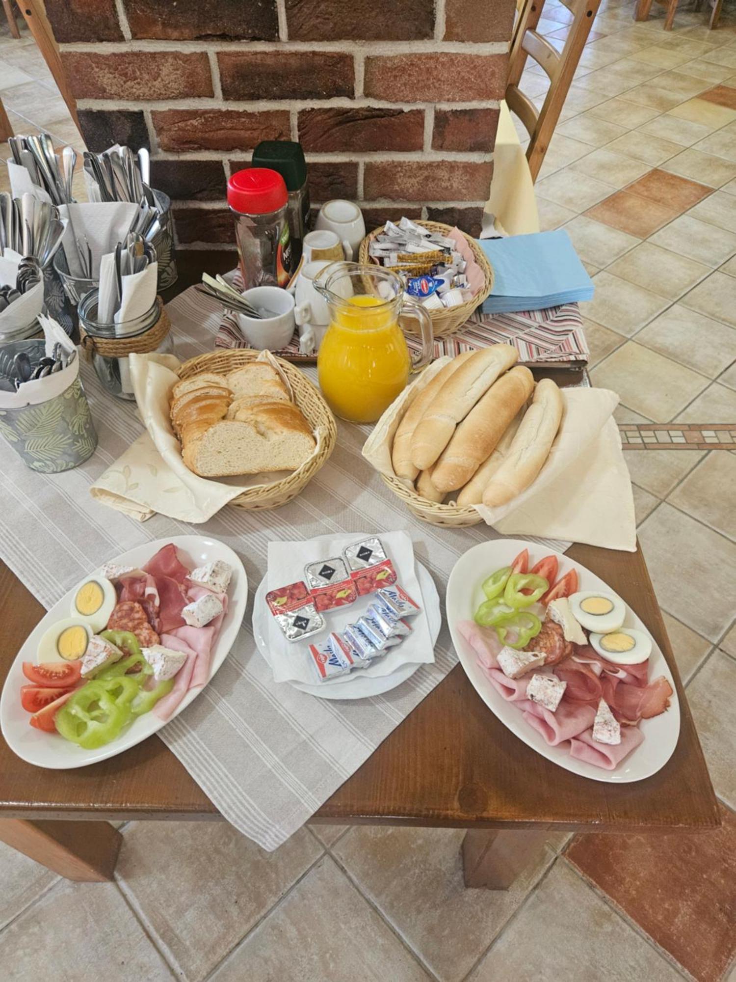 圣弗洛里安餐厅及膳食公寓 Vrakúň 外观 照片